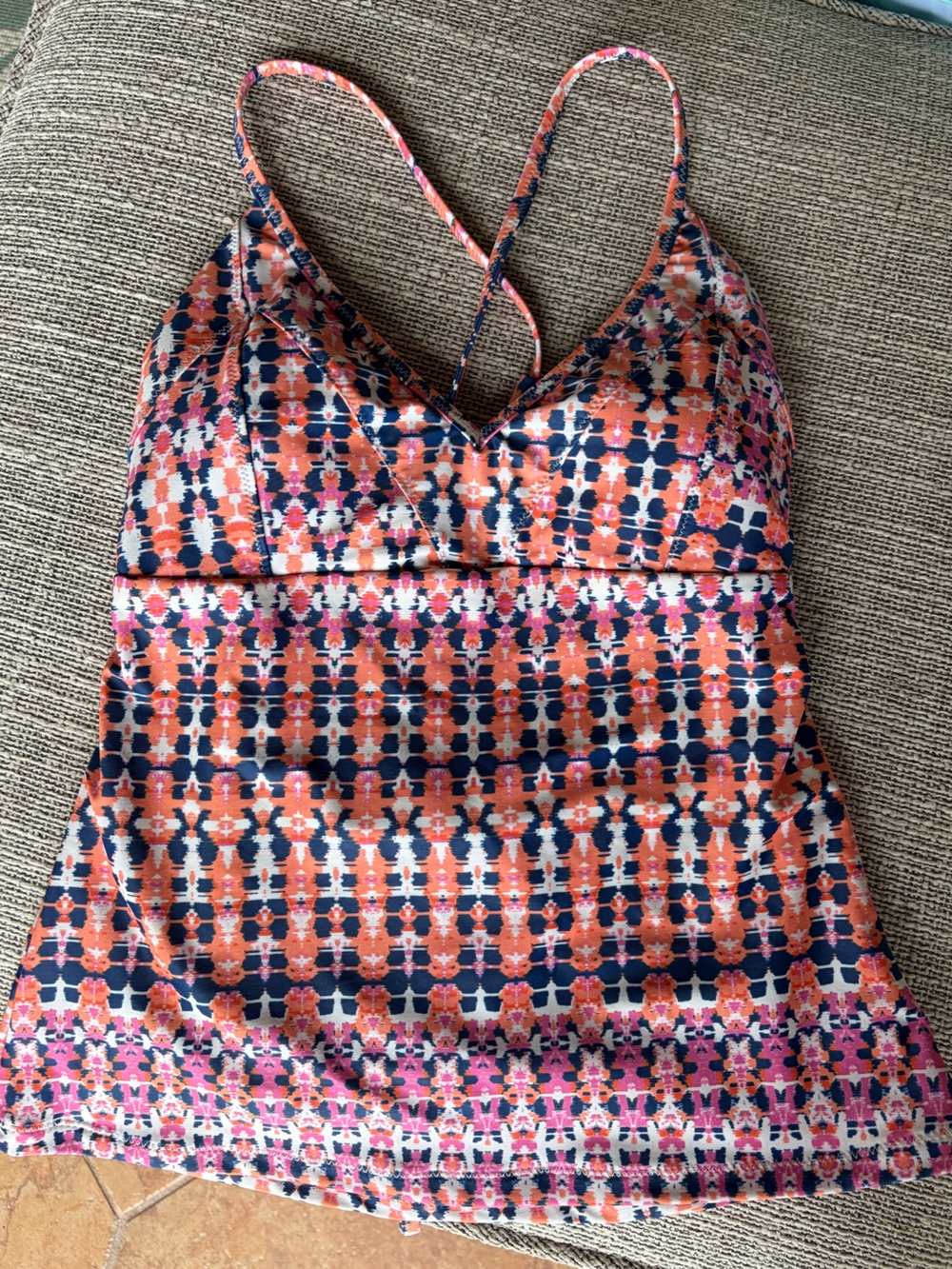 Swim tankini top  in feminine geometric print Women’s Size Small